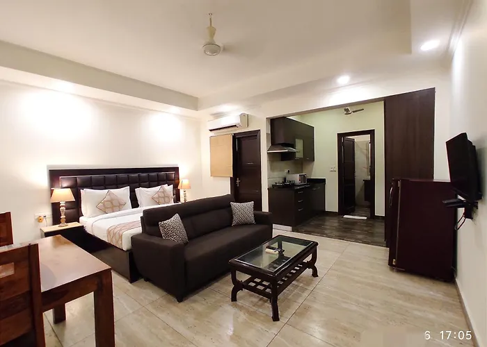 When In Gurgaon - Artemis Hospital 1 Min Walk, Fortis & Medanta 4 Mins Drive