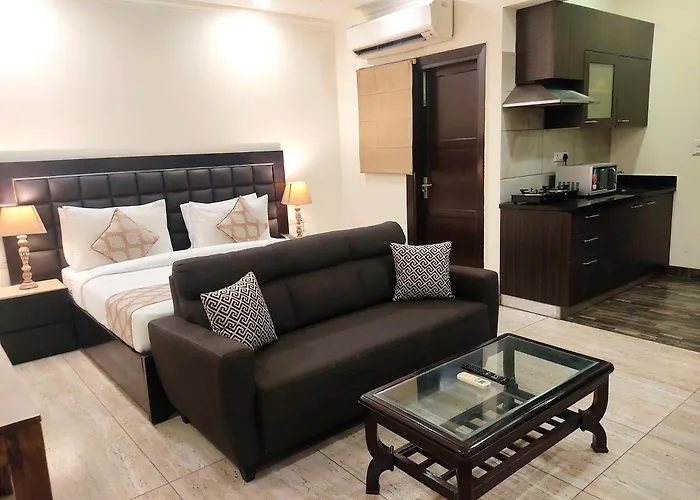 When In Gurgaon - Artemis Hospital 1 Min Walk, Fortis & Medanta 4 Mins Drive