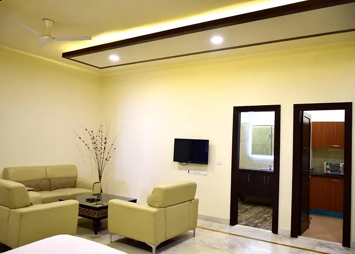 When In Gurgaon - Artemis Hospital 1 Min Walk, Fortis & Medanta 4 Mins Drive