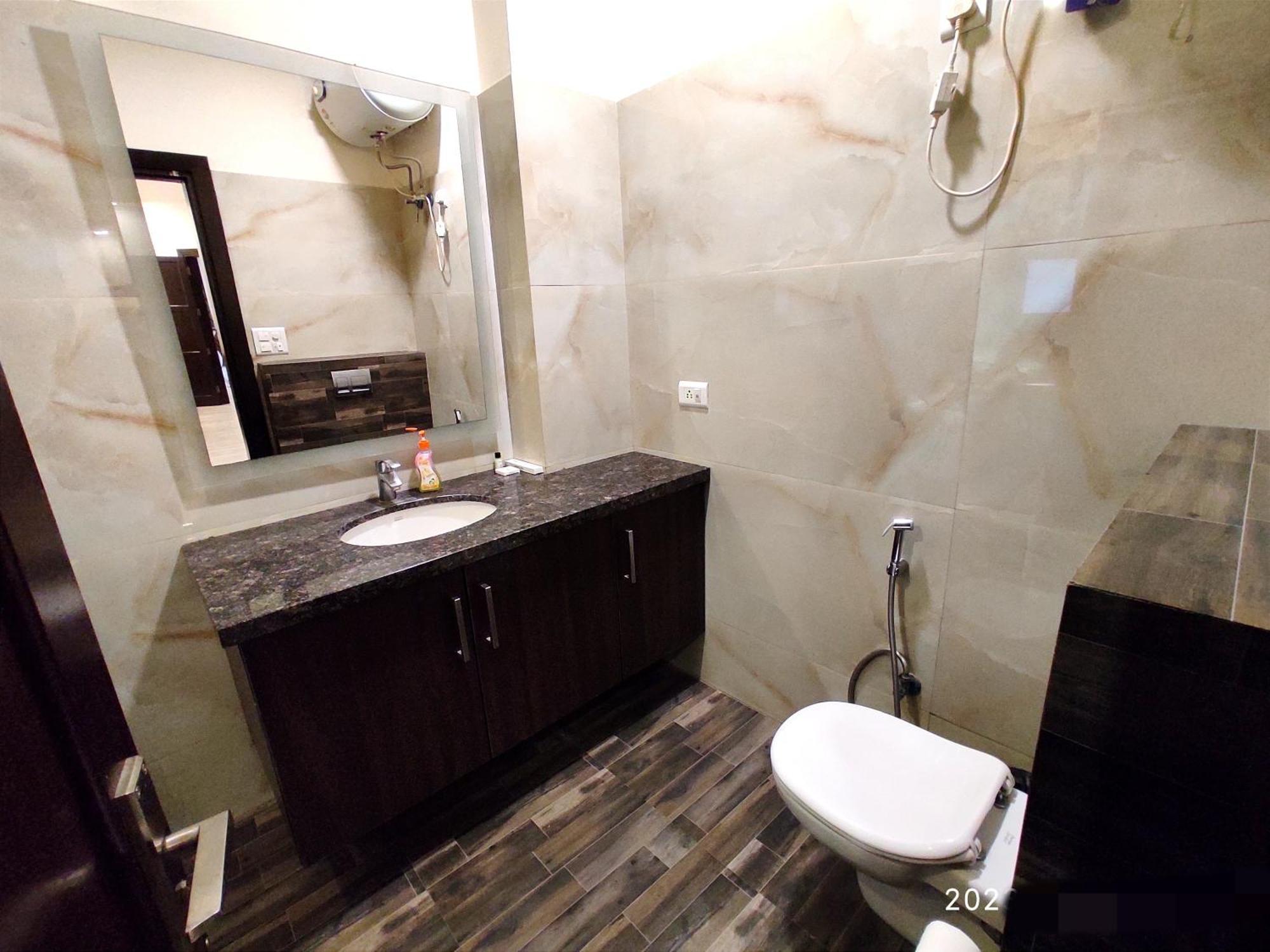 Apartment When In - Artemis Hospital 1 Min Walk, Fortis & Medanta 4 Mins Drive Gurgaon