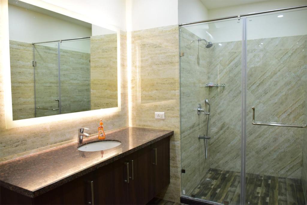 When In - Artemis Hospital 1 Min Walk, Fortis & Medanta 4 Mins Drive Gurgaon