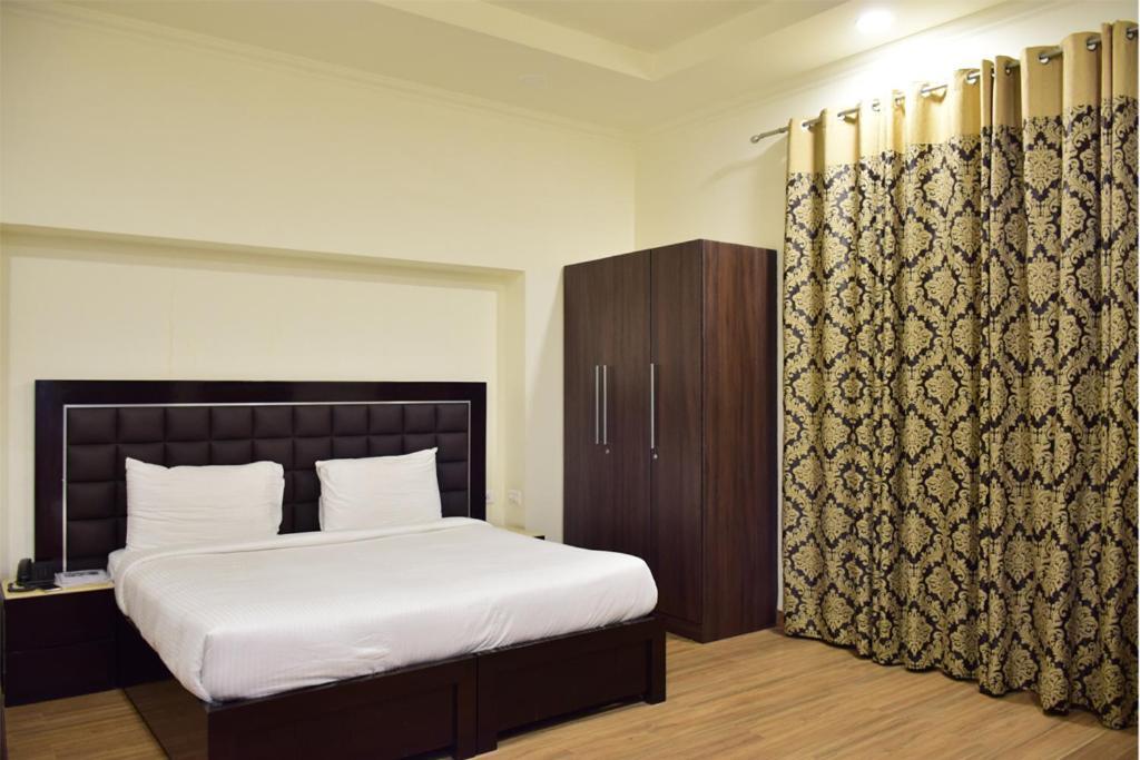 Apartment When In - Artemis Hospital 1 Min Walk, Fortis & Medanta 4 Mins Drive