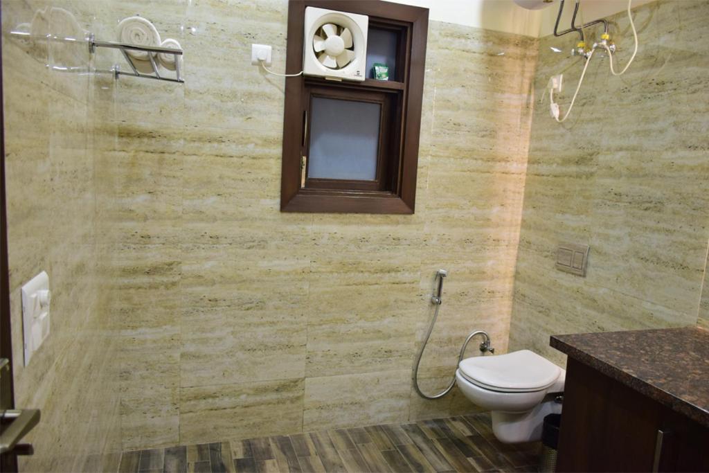 When In - Artemis Hospital 1 Min Walk, Fortis & Medanta 4 Mins Drive Apartment Gurgaon